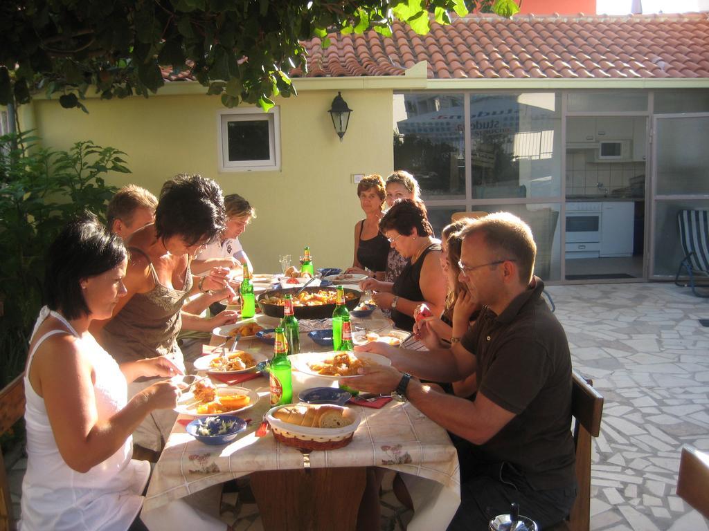 טרוגיר Apartments Zdravko מראה חיצוני תמונה
